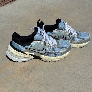 Nike Women's Blue and Black Running Shoes